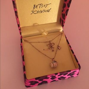 Betsey Johnson 2 layer cupcake necklace